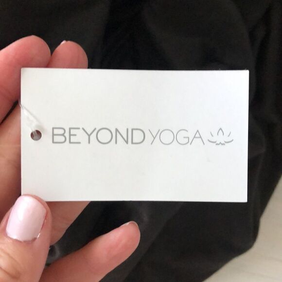 🎉HOST PICK🎉‎ NWT Beyond Yoga Hidden Pocket Infinity Scarf - Picture 9 of 11